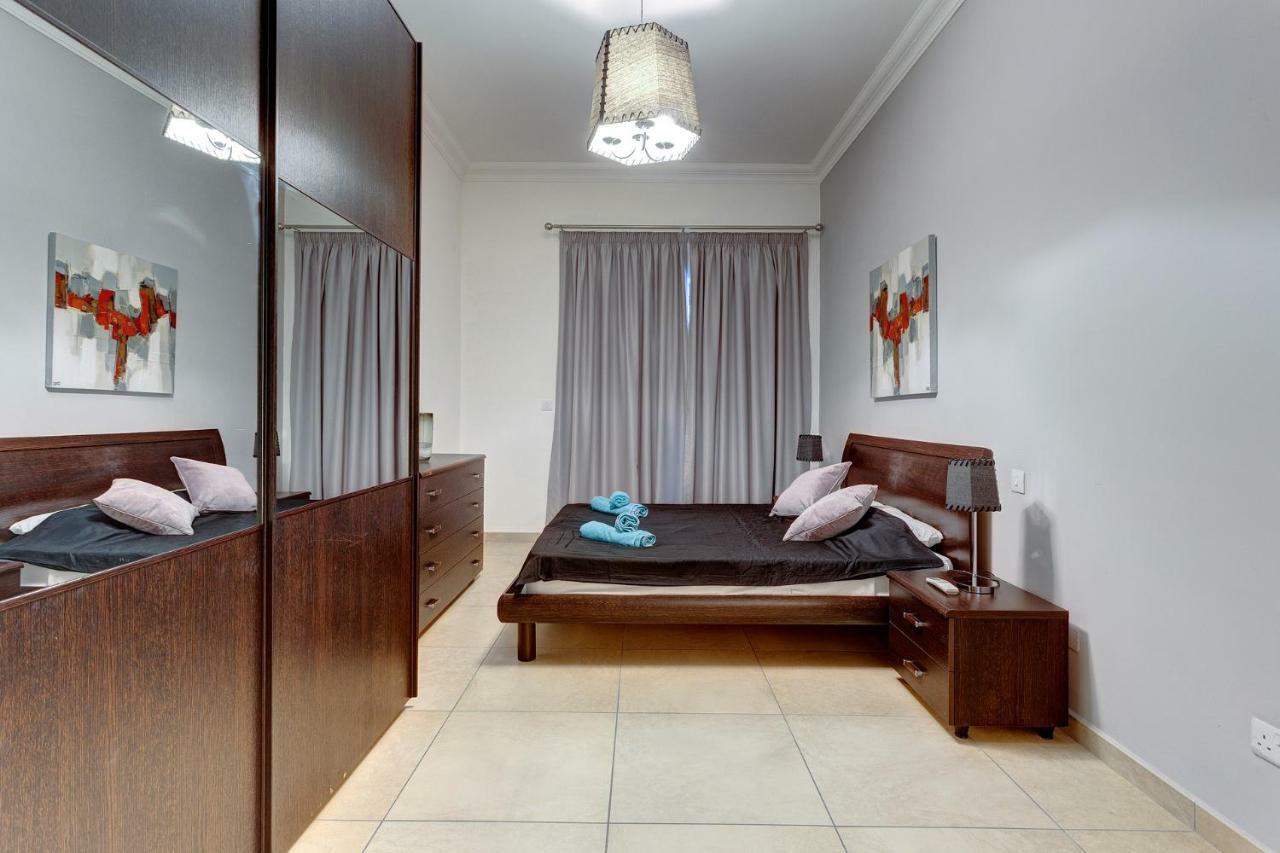 Gorgeous Apartment With Terrace In Fort Cambridge, Pool Сліма Екстер'єр фото