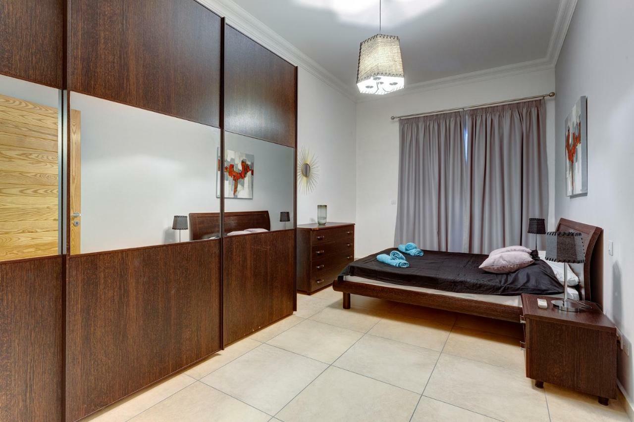 Gorgeous Apartment With Terrace In Fort Cambridge, Pool Сліма Екстер'єр фото
